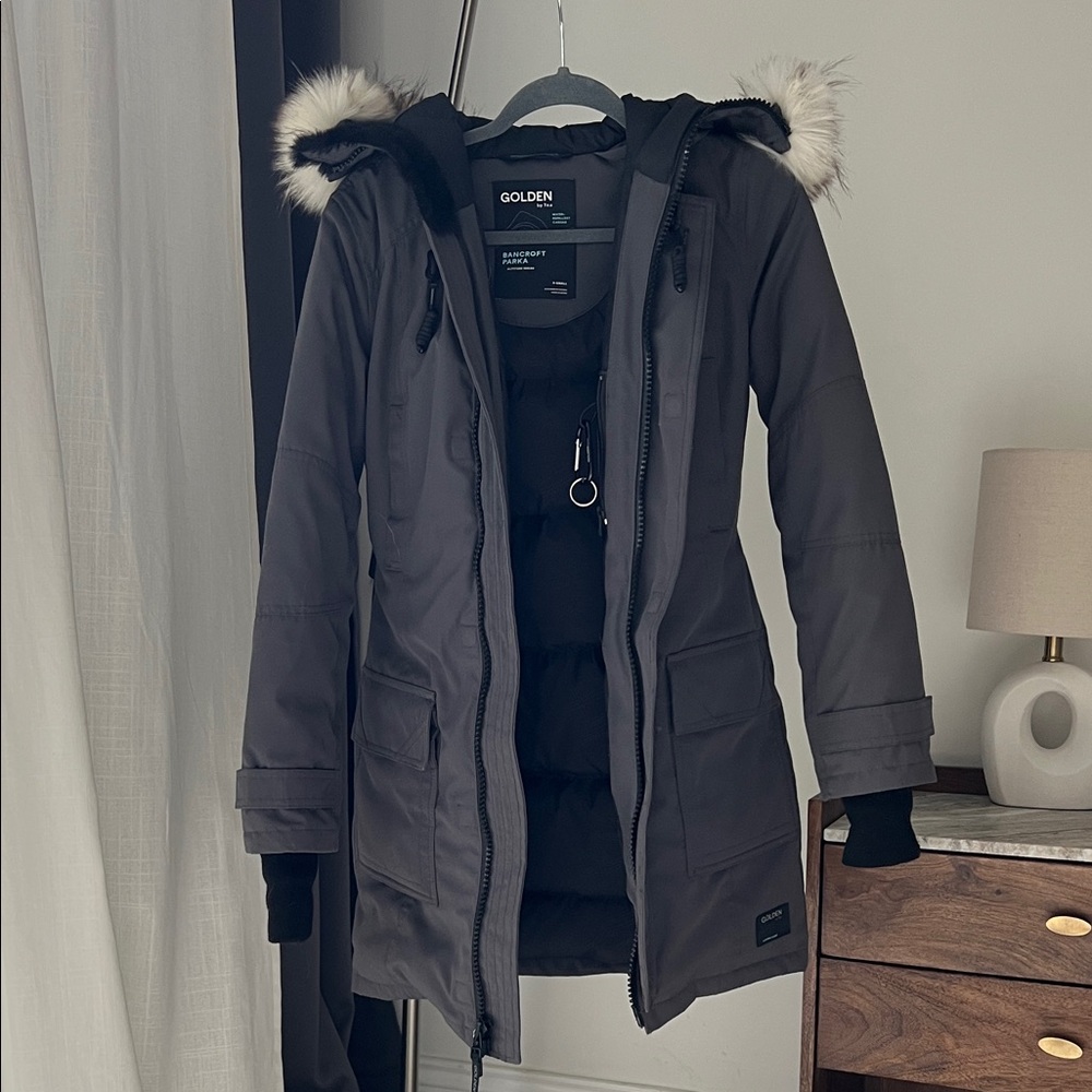 Aritzia Bancroft Parka — Charcoal Ski Jacket with Fur Hood